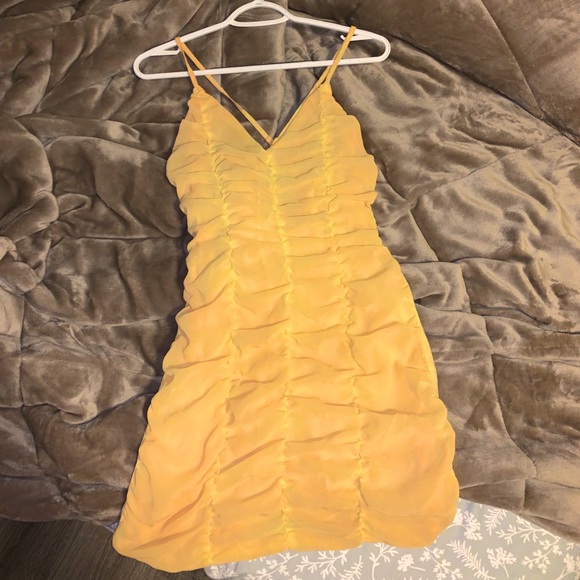 Pretty Little Thing ruched dress - Picture 2 of 4